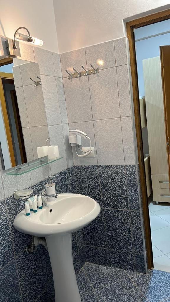 Season Inn Дермі Екстер'єр фото